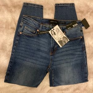 Kendall + Kylie Ultra Babe Skinny Jeans size 9 / 29 waist (NWT)